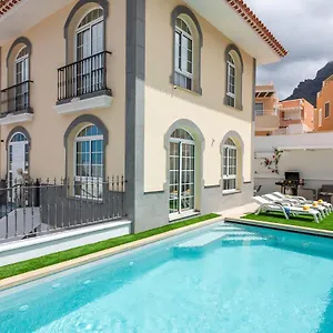  Villa Luxury Holiday Heated Pool